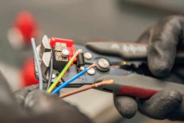 Best Circuit Breaker Repair  in Manitowoc, WI
